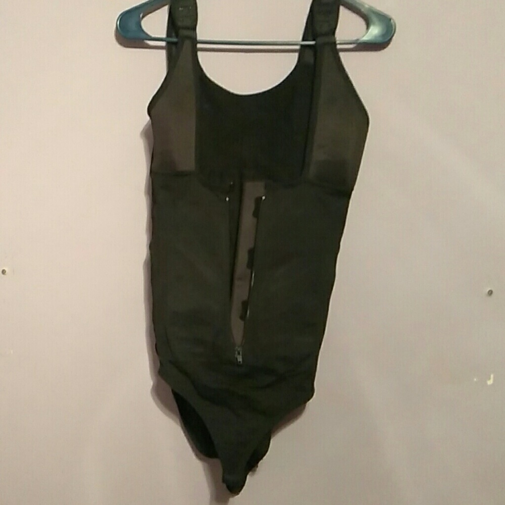 Tummy tuck suit